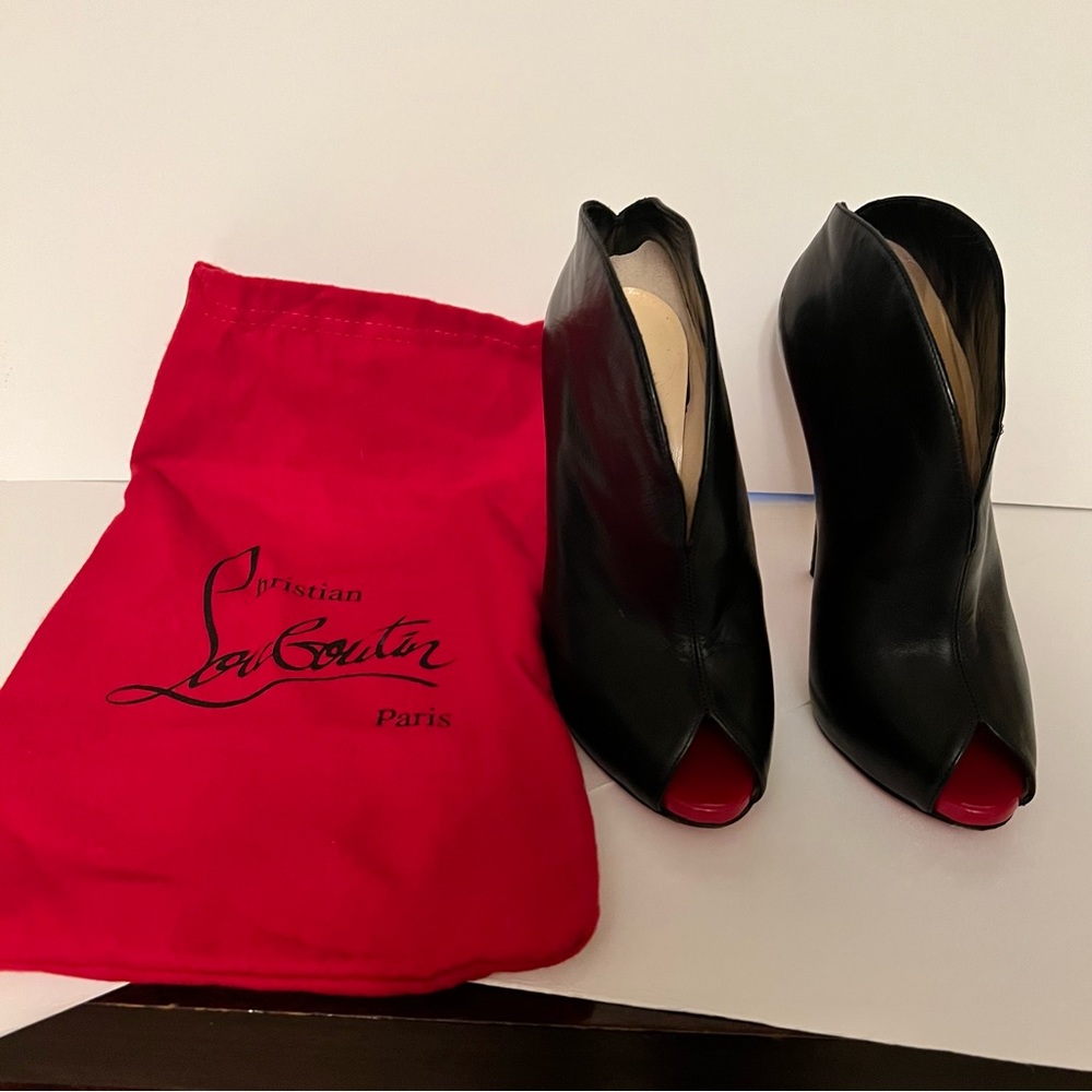 Christian Louboutin Chester fille 120 shiny calf, size 38 black in color